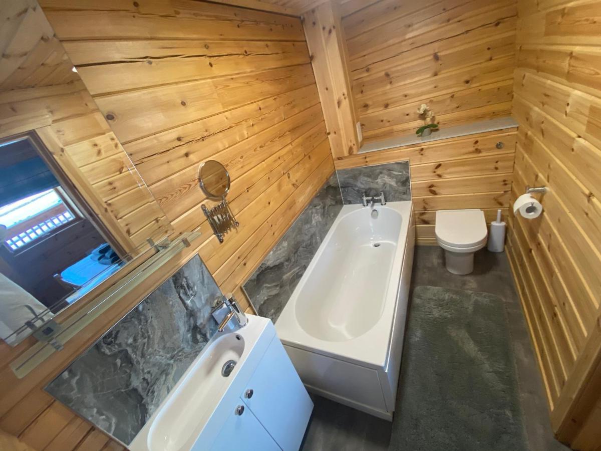 Pine Lodge Gorebridge Bagian luar foto
